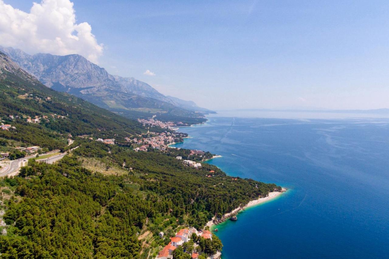 Apartments With A Parking Space Brela, Makarska - 16603 Exterior foto