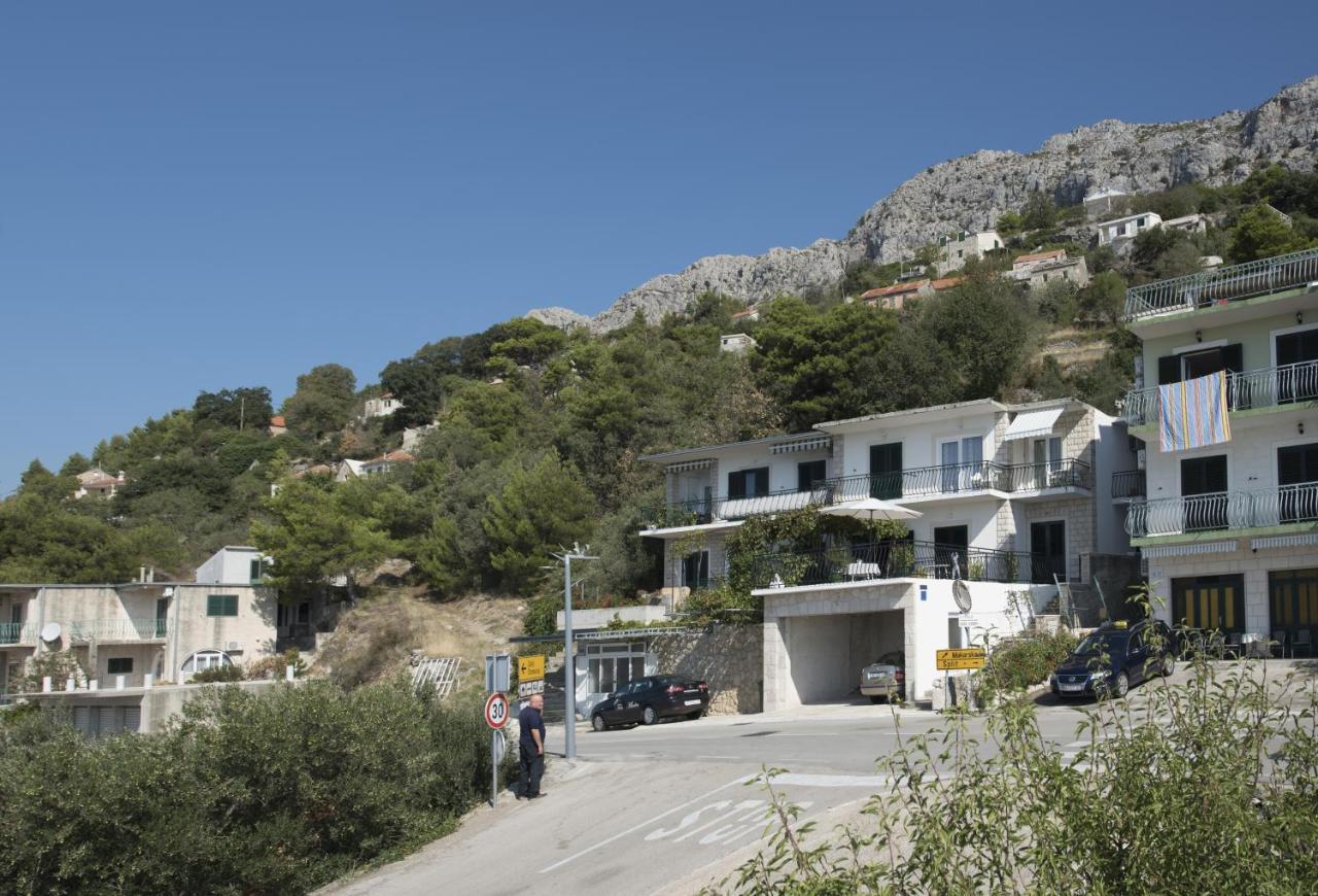 Apartments With A Parking Space Brela, Makarska - 16603 Exterior foto