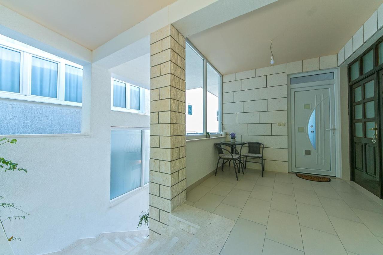 Apartments With A Parking Space Brela, Makarska - 16603 Exterior foto