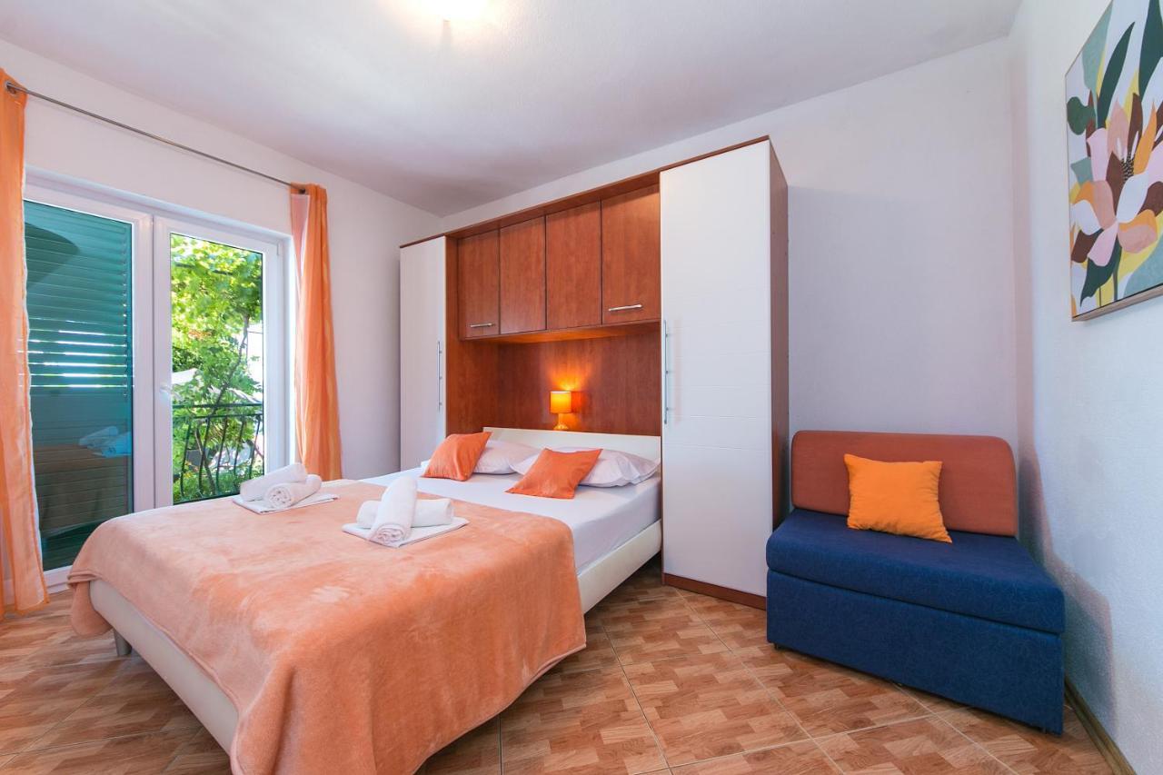 Apartments With A Parking Space Brela, Makarska - 16603 Exterior foto